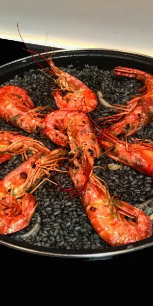 arroz negro con gambas y calamares