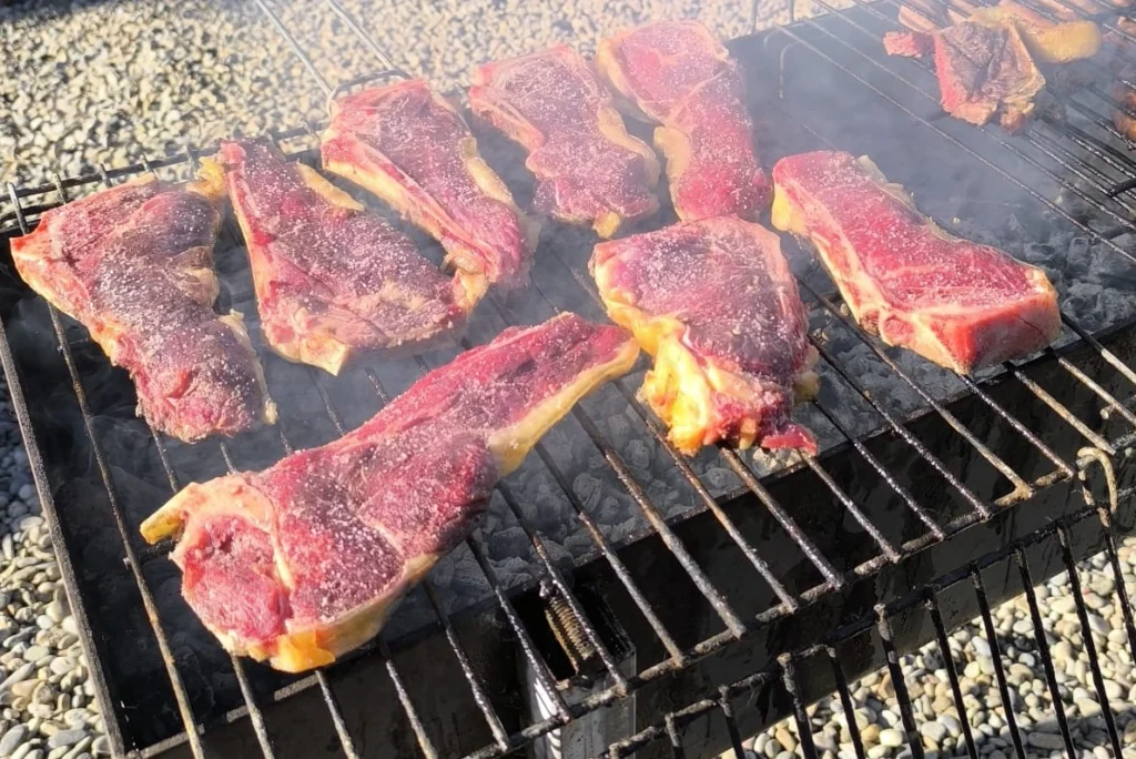 Vaca madurada 30 días a la brasa. Showcooking Paellas